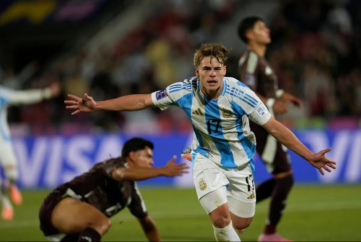 Mateo Silvetti sentenciaría el partido al marcar el segundo gol de la Albiceleste contra el Tri. Foto Ap