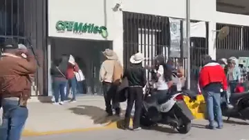 Ciudadanos protestan ante CFE en Ixmiquilpan