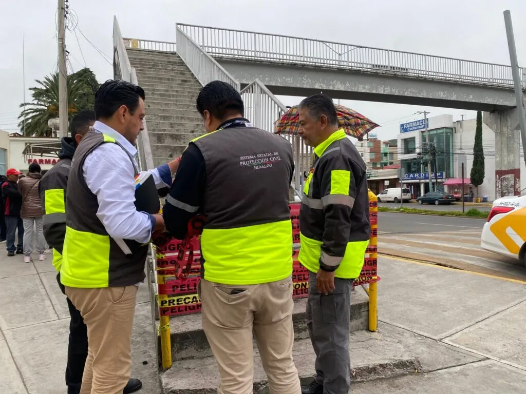 ¡Peligro latente! Analizan tirar el puente peatonal de Madero por seguridad