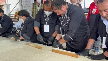 Paste gigante de papa elaborado en Mineral del Monte.