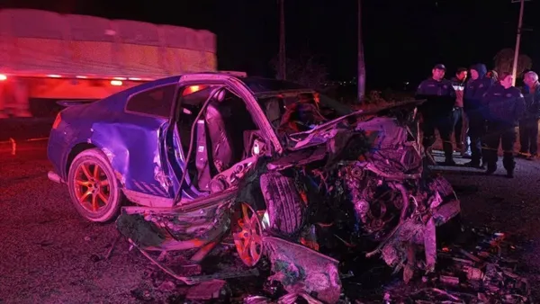 Vehículo accidentado en la carretera México–Laredo