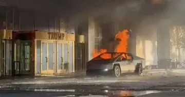 [VIDEO] Explota Cybertruck Tesla frente a Torre Trump en Las Vegas; hay un muerto