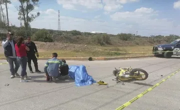 Muere motociclista tras ser arrollado en la Tula-Jorobas