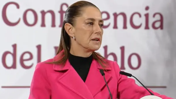 Claudia Sheinbaum pidió a la CNTE mantener el diálogo y evitar la violencia durante las protestas frente a Palacio Nacional.