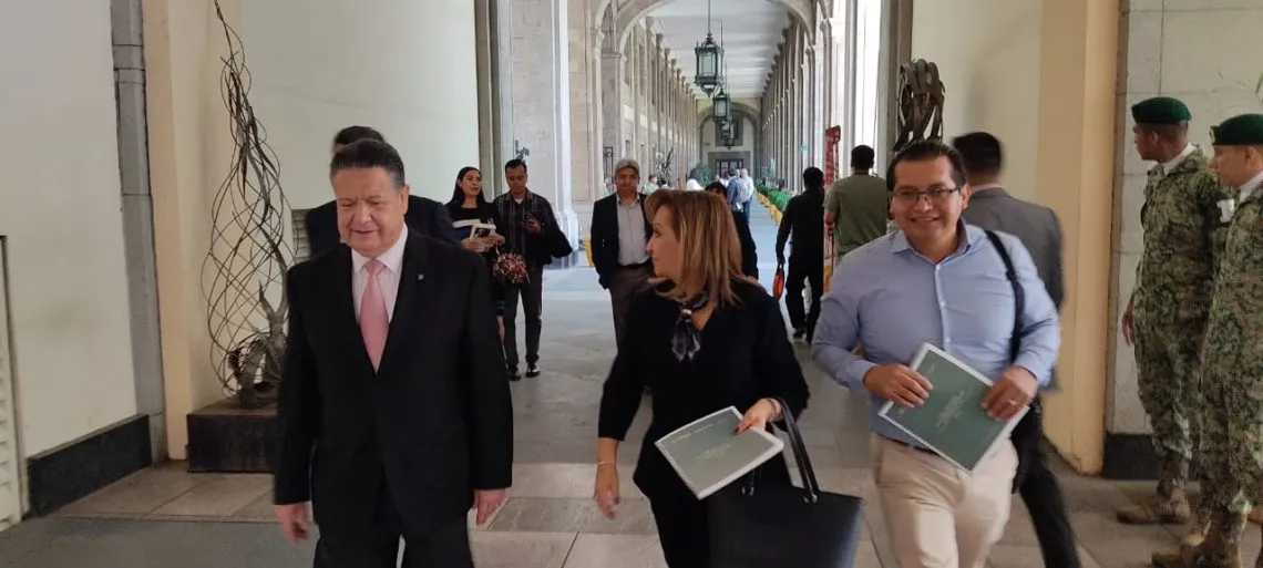 Acude Julio Menchaca a Palacio Nacional para reunión de gobernadores con Adán López