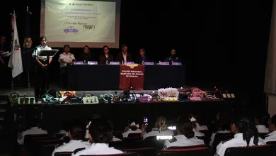 Policía Industrial Bancaria capacita a mujeres con clases de manejo