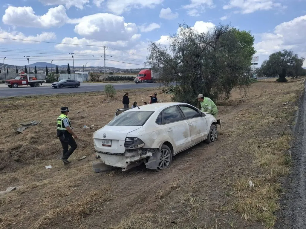 Volcadura en carretera México-Pachuca deja lesionados
