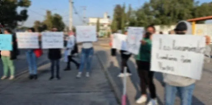 SNTE sale en defensa de director y maestra detenidos por presunto abuso a menor en primaria de Tizayuca