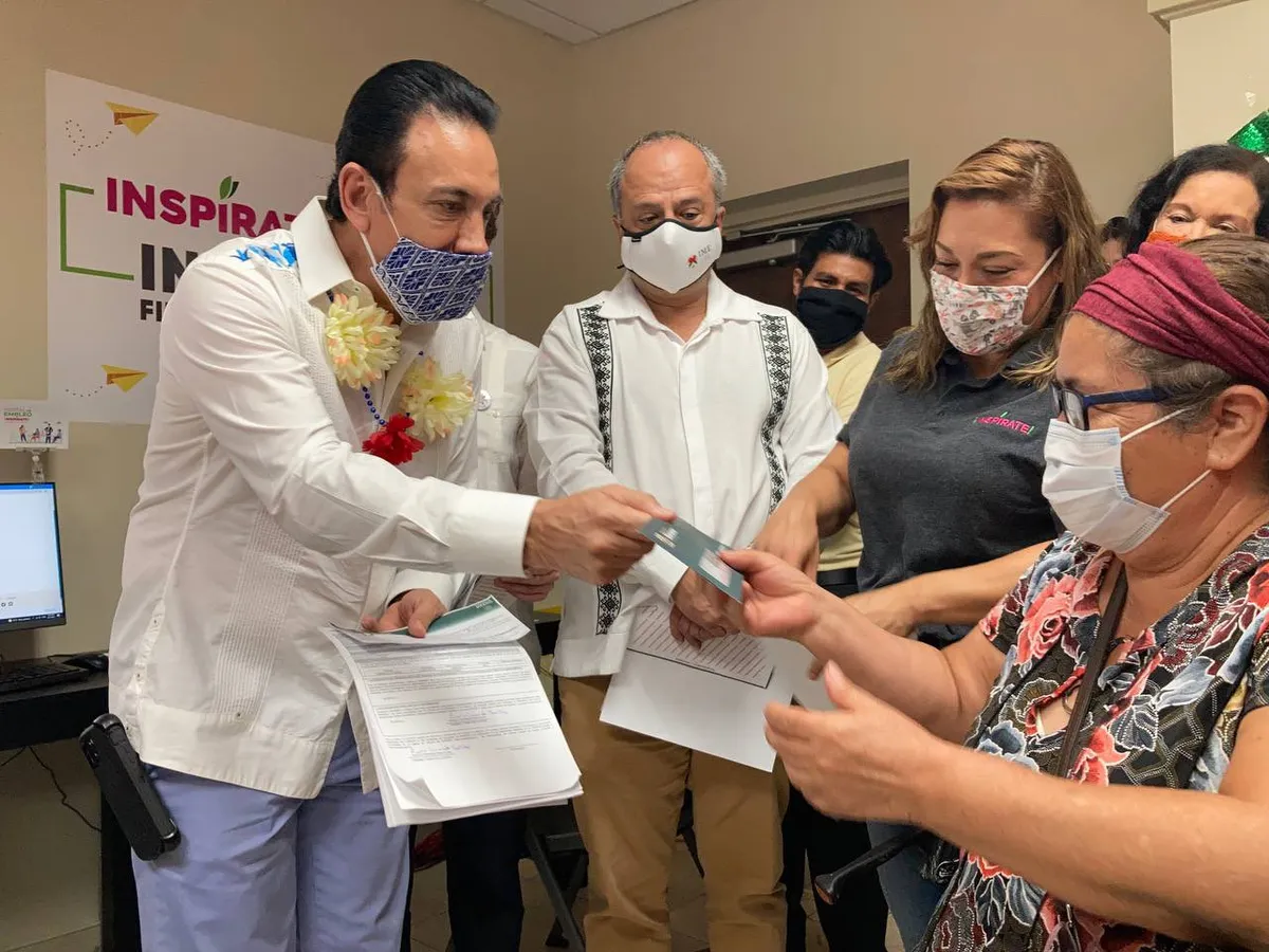 Fayad inaugura ventanilla de atención a migrantes indígenas en Orlando