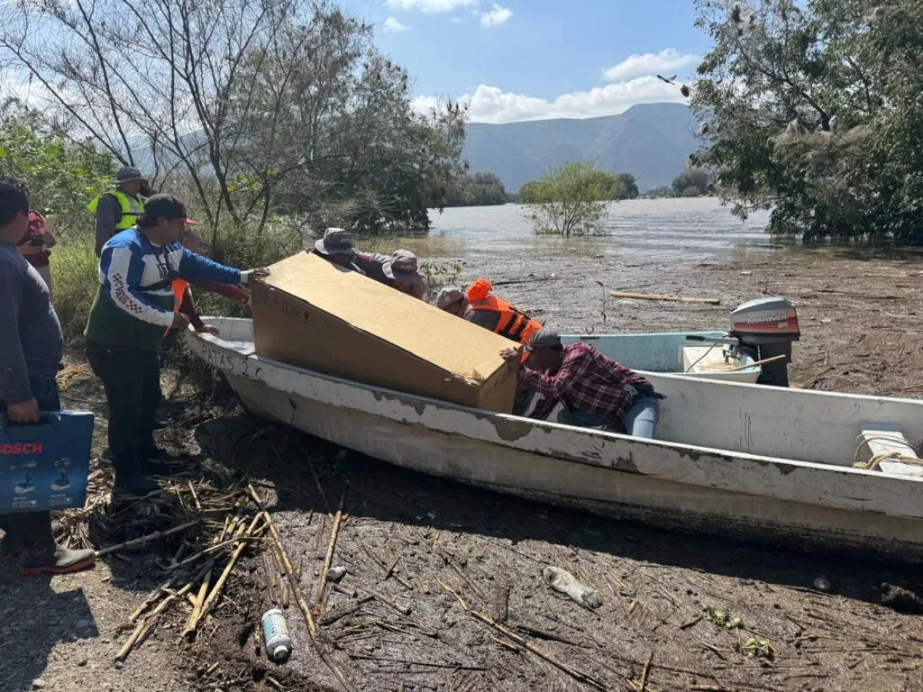 Comisión Estatal de Agua y Alcantarillado entrega planta purificadora en Metztitlán