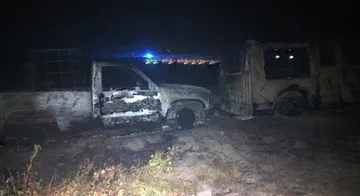 Se calcinan dos camionetas de huachicol en Ajacuba