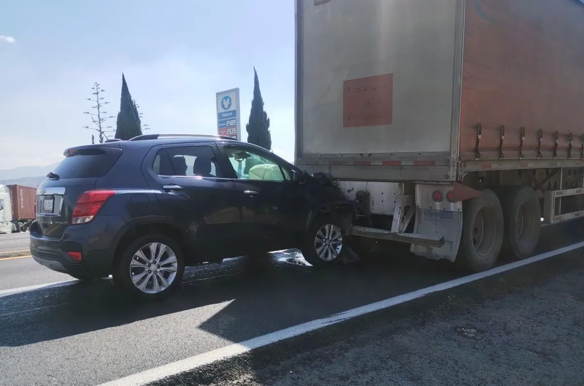 Accidente en la México-Tulancingo: camioneta choca contra tractocamión