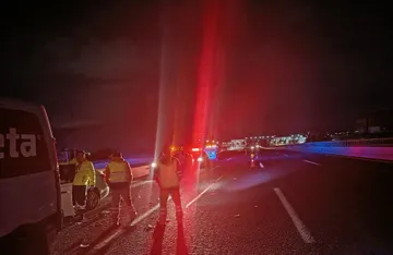 Movilización de paramédicos y autoridades en la autopista México-Pachuca tras un accidente que generó congestionamiento vehicular. Te contamos los detalles.