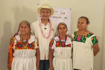Reconocen conocimiento de las parteras en la Huasteca