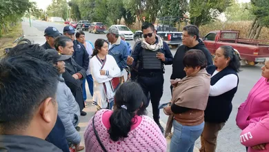 Vecinos de Teocalco se manifiestan por afectaciones en vía del ferrocarril