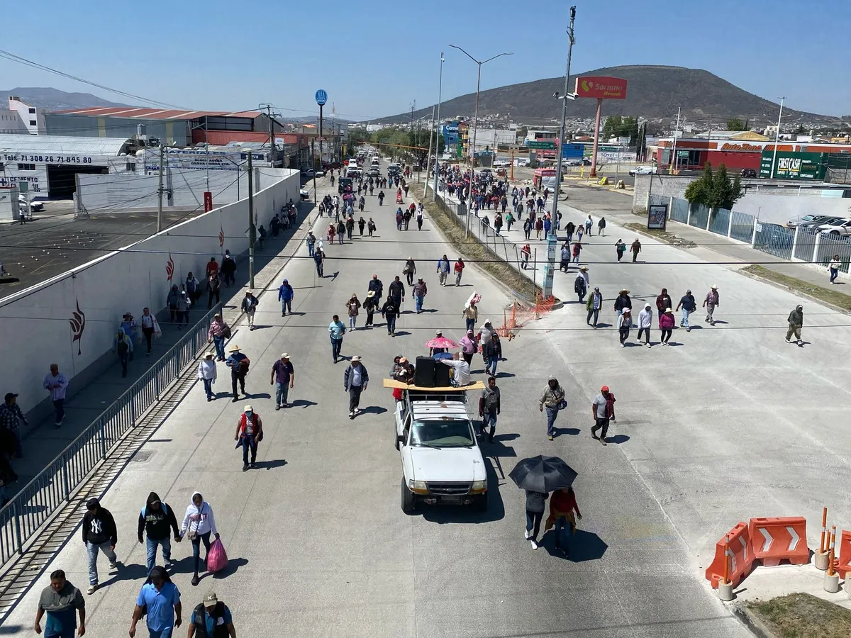 ¿Por qué protestaron habitantes de Ixmiquilpan en Palacio de Gobierno?