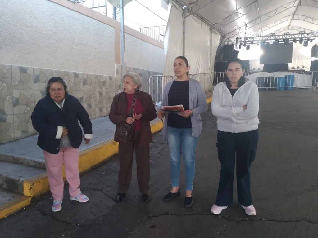 Renuncia comité en plena Feria de los Angelitos de Tulancingo; vecinos toman el control