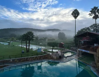 Albercas termales, naturaleza y un ambiente ideal para desconectarte. Descubre cuánto cuesta visitar El Bañito este fin de semana.