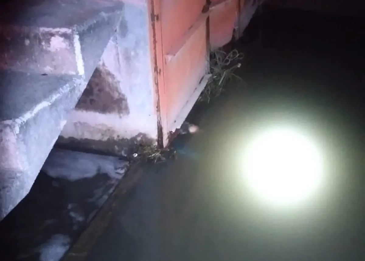 Hallan cadáver flotando en aguas negras de Progreso