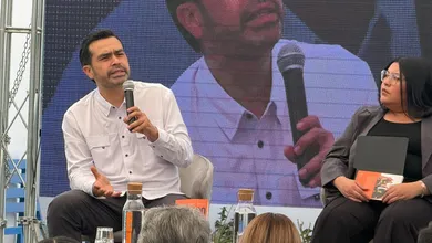 Jorge Álvarez Máynez durante la presentación de su libro