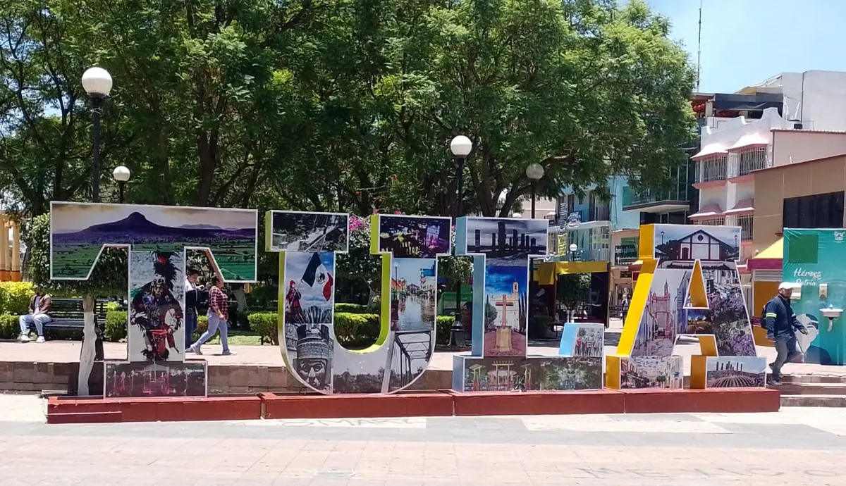 Vecinos de Tula acusan a regidora de chocar autos y dañar viviendas