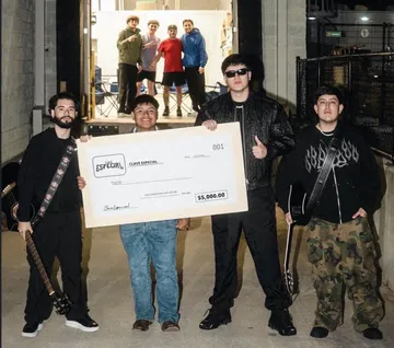 Banda Clave Especial donda dinero para la efucadción de Ángel, hijo de Juan en reto de Mr Beast