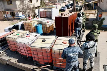 Vehículos asegurados con bidones de combustible robado