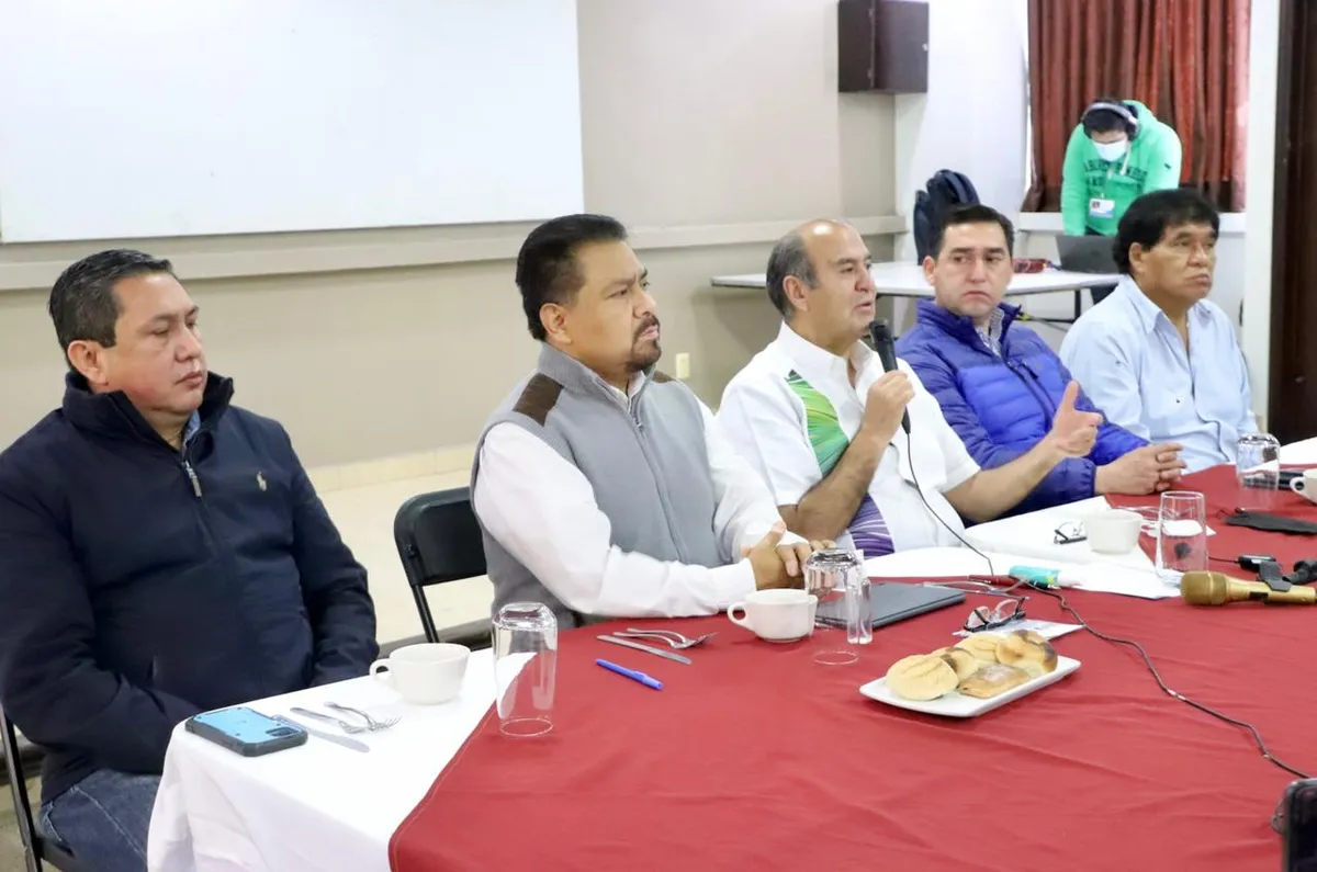 Julio Menchaca cumple acercamiento con simpatizantes: Castrejón