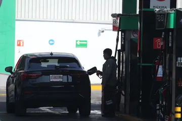 Sheinbaum reitera llamado a gasolineros para “no abusar” en precios de combustibles