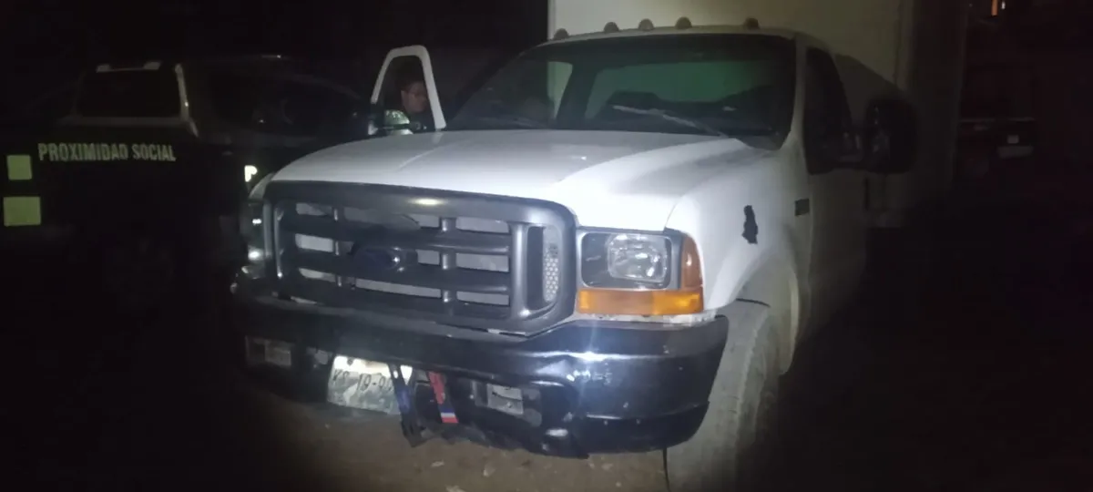 Aseguran camioneta y 4 mil litros de huachicol en Atotonilco de Tula