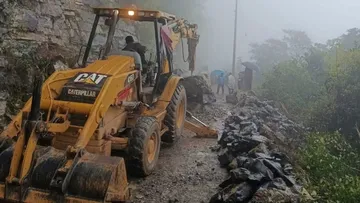 Lluvias incomunican localidades de Xochiatipan