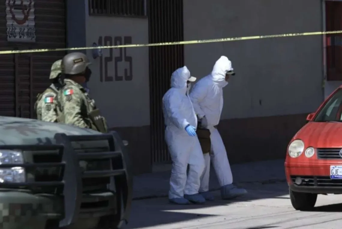 VIDEOS | Atacan casetas de policía en León, Guanajuato; hay un muerto