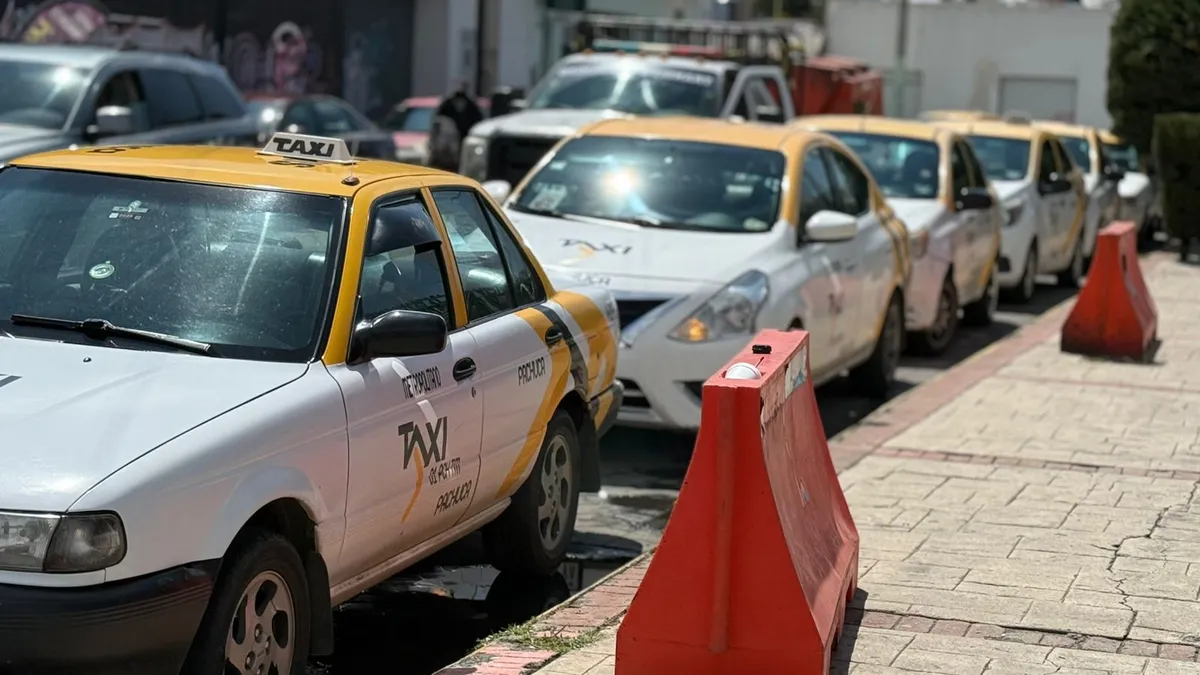 Taxistas de Pachuca reciben capacitación en seguridad vial para reducir accidentes y mejorar la movilidad urbana.