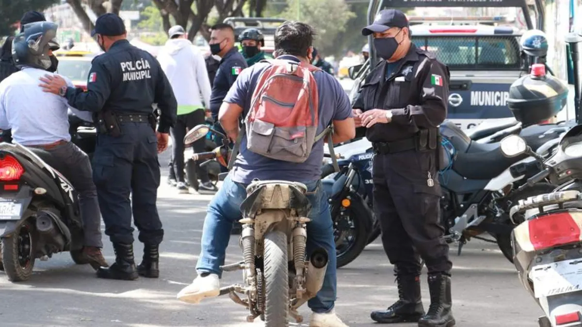 Motociclistas durante operativo de revisión