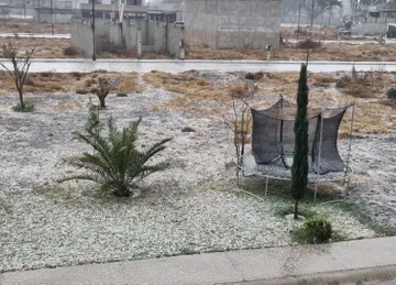 Calles cubiertas de granizo y lluvias intensas activaron la alerta en distintas zonas