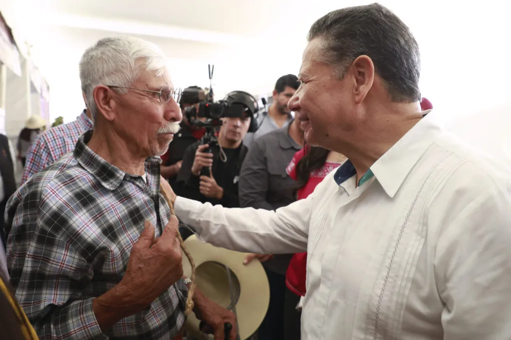 Gobierno de Julio Menchaca logró que 154 mil hidalguenses salieran de la pobreza