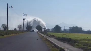 Controlan fuga de agua en carretera Tula de Allende-Actopan