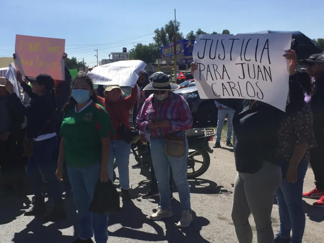 Familiares de secuestrado ofrecen recompensa y bloquean la carretera Mixquiahuala-Tlahuelilpan