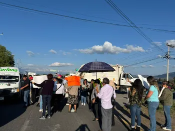 sindicalizados bloquean carretera en Francisco I. Madero