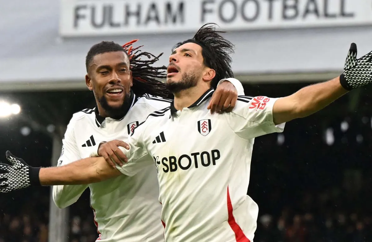 Raúl Jiménez anota y está a un gol de la marca de Chicharito Hernández