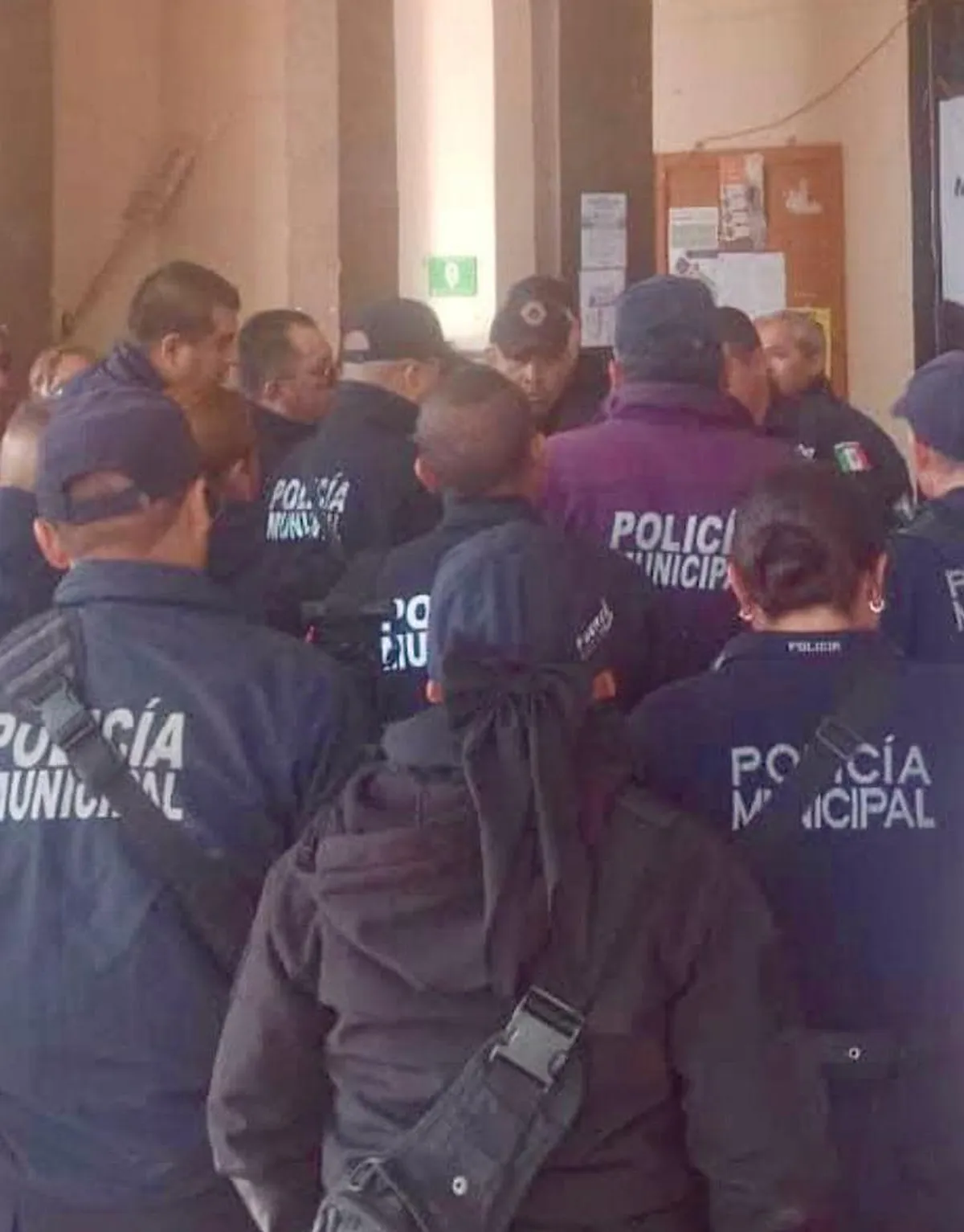 Policías de Apan se manifiestan para exigir pago de aguinaldo