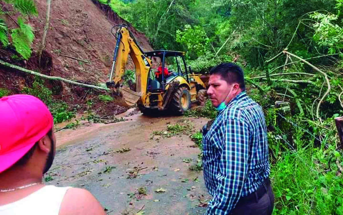 Caminos afectados por el huracán Grace no han sido rehabilitados, acusan