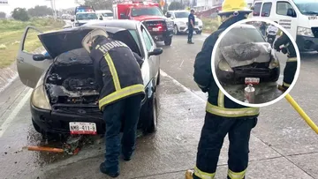 Incendio de vehículo en el bulevar Minero de Pachuca.