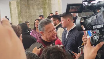 Julio Menchaca lanza advertencia al transporte en Hidalgo; abre la puerta a Uber y otras apps