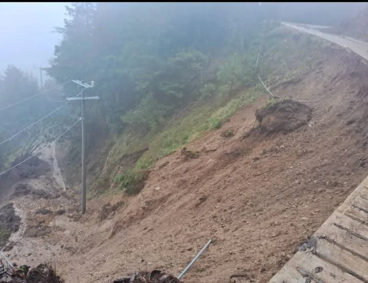 rescatan a familias en nicolas flores