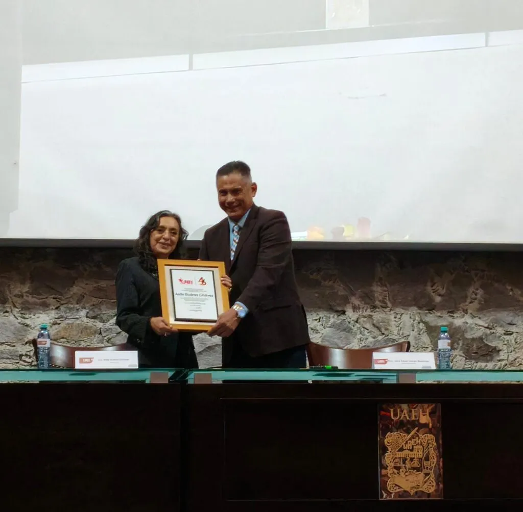 UAEH entrega el galardón “Alas de Libertad 2025” a la periodista Aída Suárez Chávez