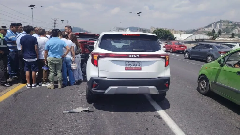 Choque en la México-Pachuca deja dos lesionados