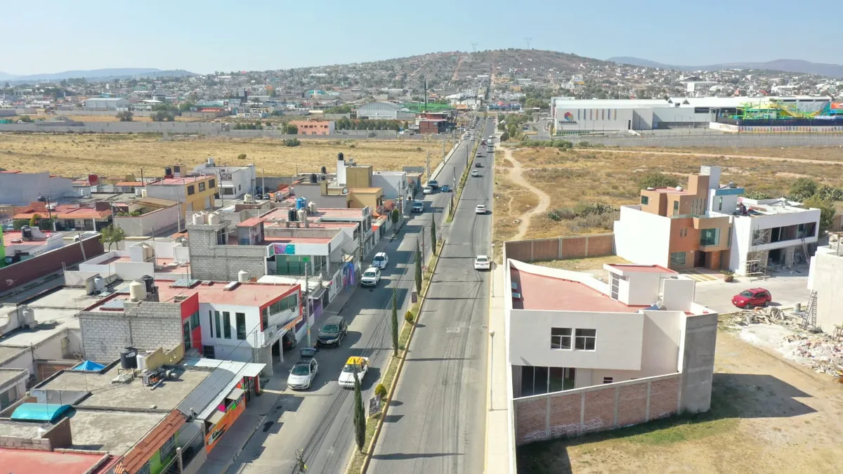 Gobierno de Hidalgo y Pemex donan mil 200 toneladas de asfalto