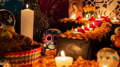 Cada elemento del altar tiene un significado especial. Descubre cómo preparar tu ofrenda para el Día de Muertos.