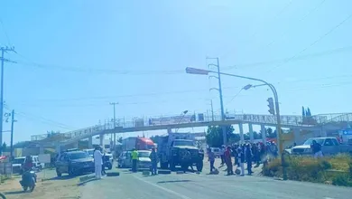 Bloquean carretera México-Laredo a la altura de San Salvador, acusan incumplimiento de la Conagua